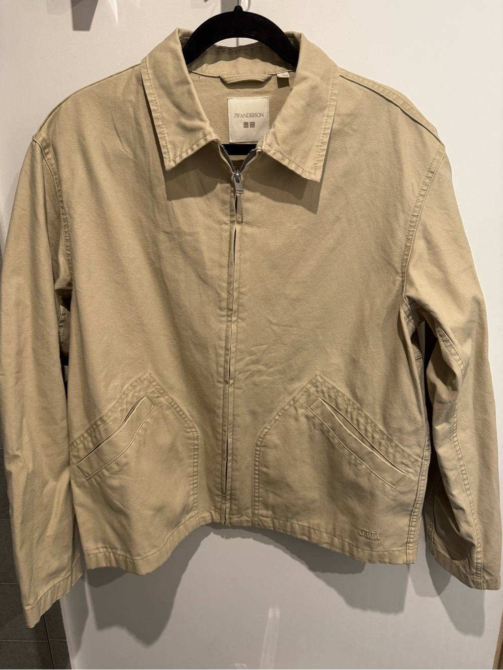 UNIQLO/JW ANDERSON Men's
Lightweight Zip Jacket in Khaki